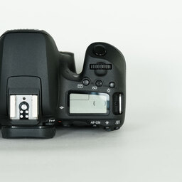 Canon EOS 9000D