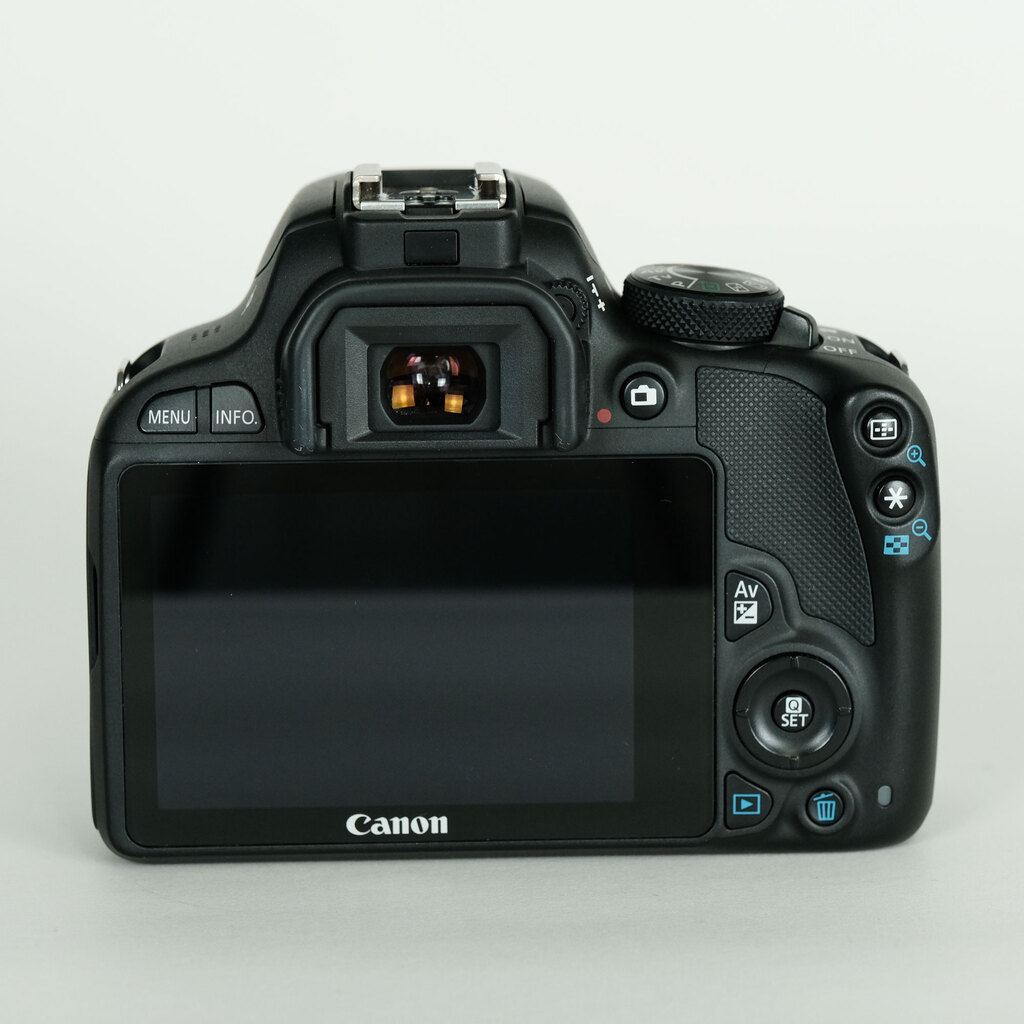 Canon EOS Kiss X7