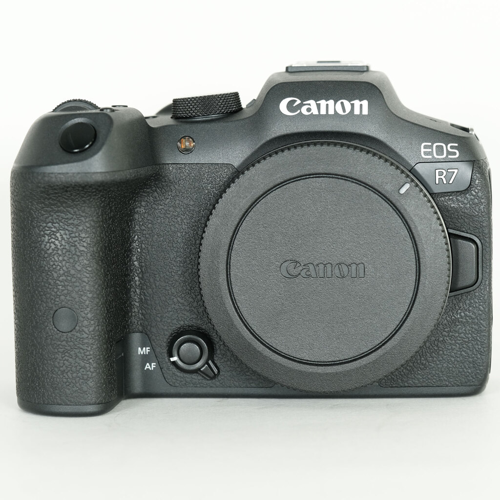 Canon EOS R7