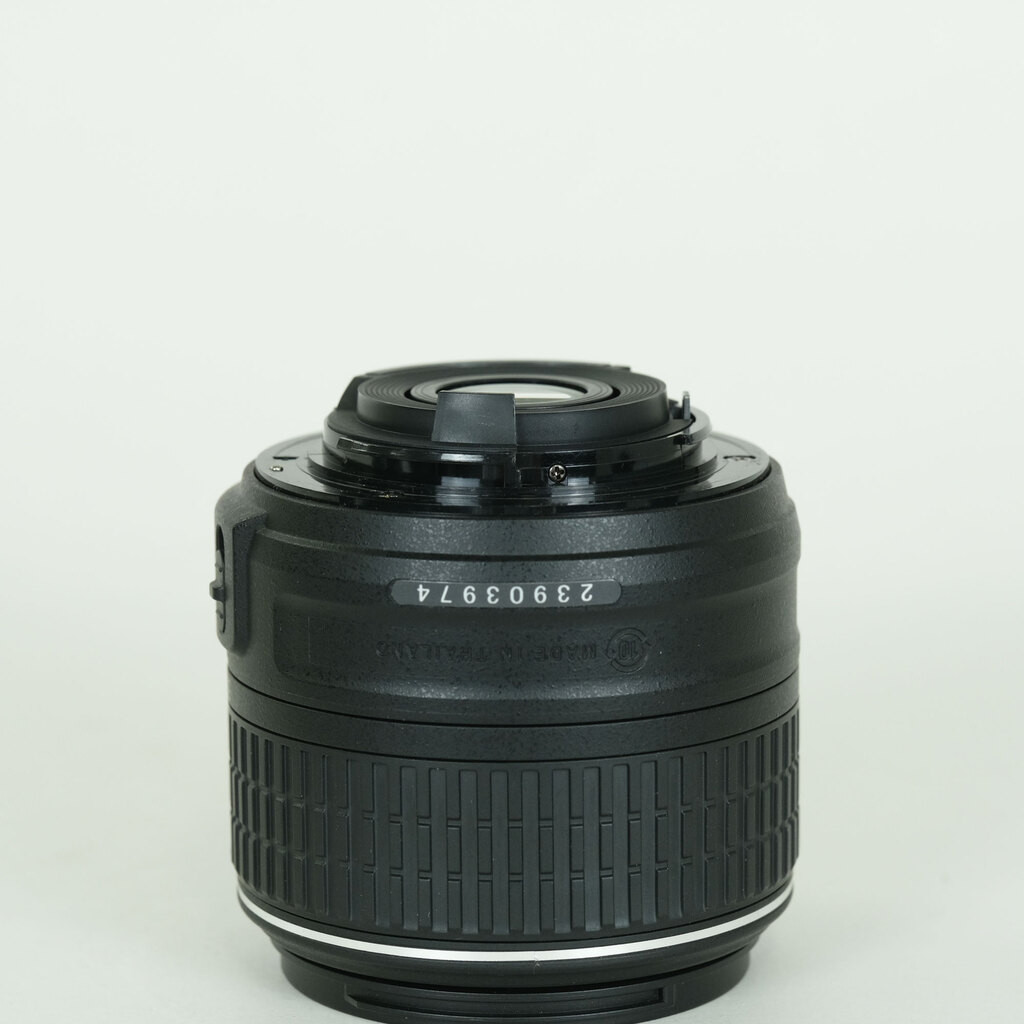 Nikon AF-S DX NIKKOR 18-55mm f3.5-5.6G VR II Nikon AF-S DX NIKKOR 18-55mm f3.5-5.6G VR II