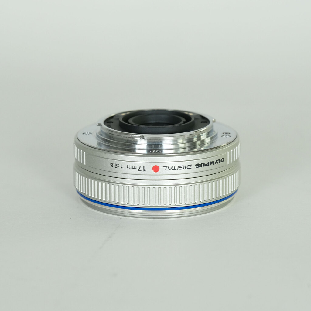 OLYMPUS M.ZUIKO DIGITAL 17mm F2.8 シルバー