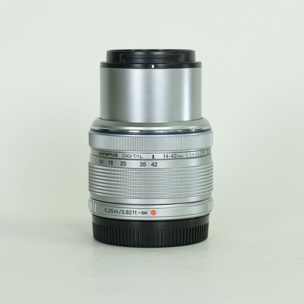OLYMPUS M.ZUIKO DIGITAL 14-42mm F3.5-5.6IIR シルバー