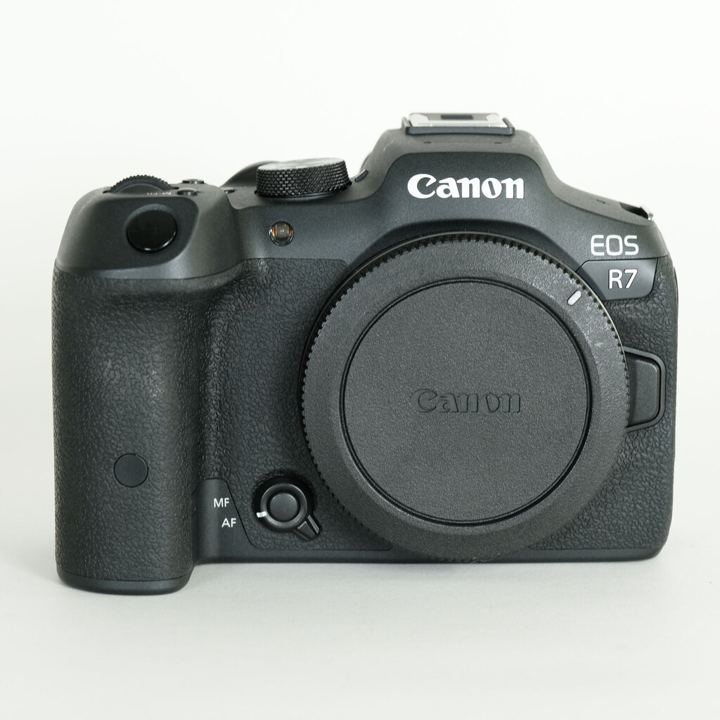 Canon EOS R7