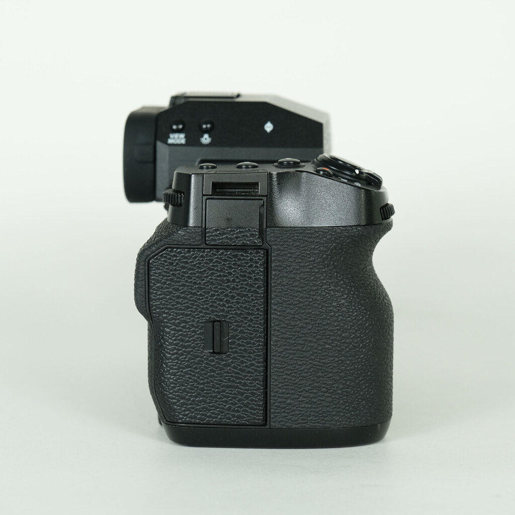FUJIFILM X-H2S