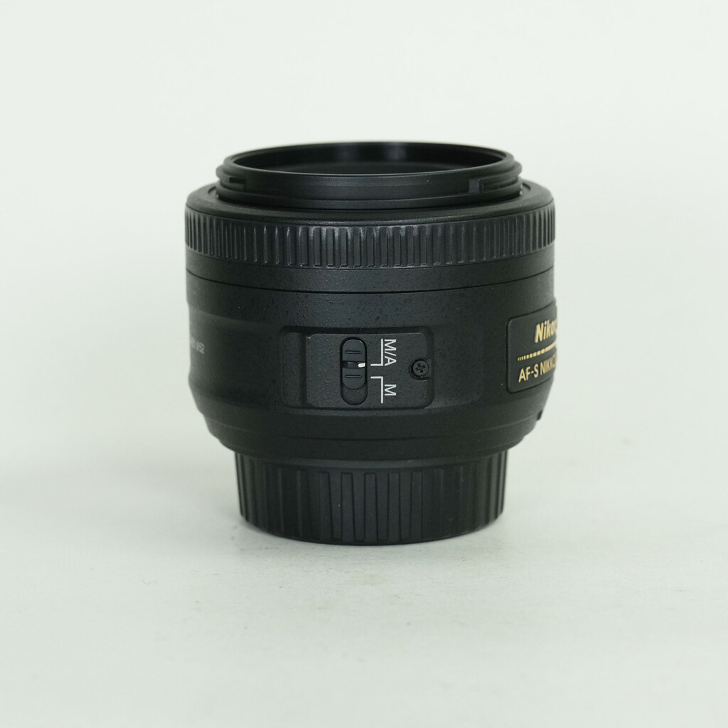 Nikon AF-S DX NIKKOR 35mm f/1.8G Nikon AF-S DX NIKKOR 35mm f/1.8G