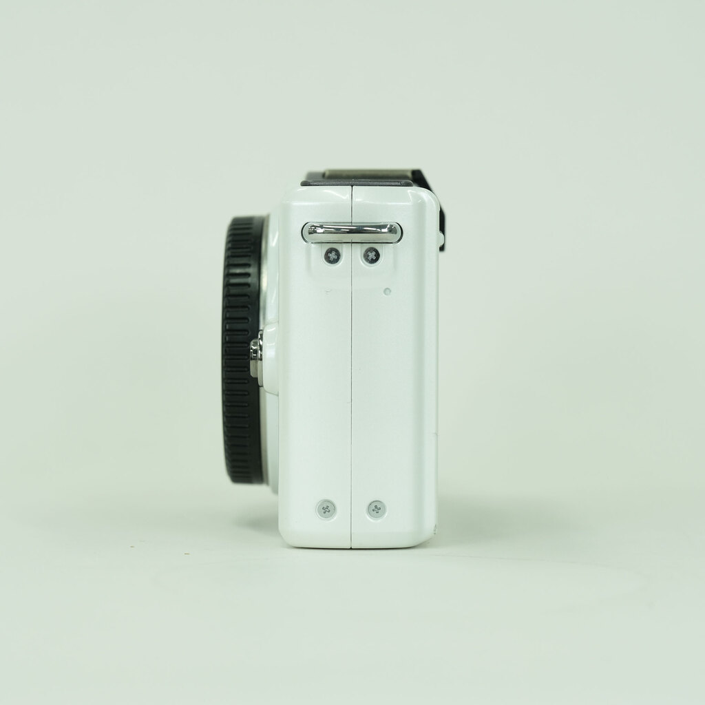 Panasonic LUMIX DMC-GF2-K ボディ ホワイト Panasonic LUMIX DMC-GF2-K ボディ ホワイト
