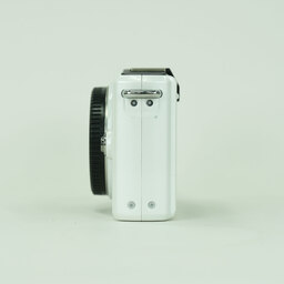 Panasonic LUMIX DMC-GF2-K ボディ ホワイト Panasonic LUMIX DMC-GF2-K ボディ ホワイト
