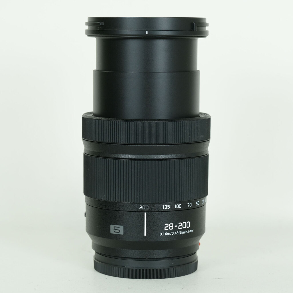 Panasonic LUMIX S 28-200mm F4-7.1 MACRO O.I.S. Panasonic LUMIX S 28-200mm F4-7.1 MACRO O.I.S.