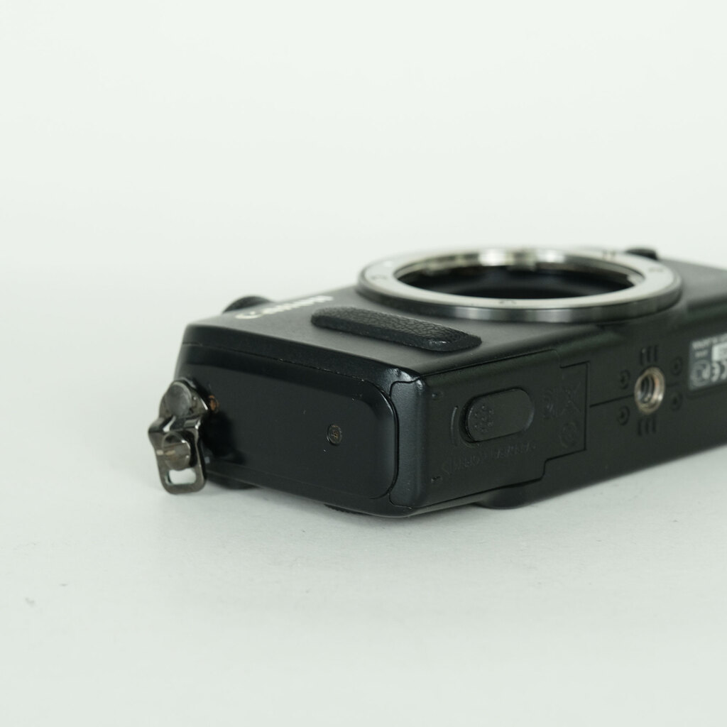 Canon EOS M ボディ ブラック Canon EOS M ボディ ブラック