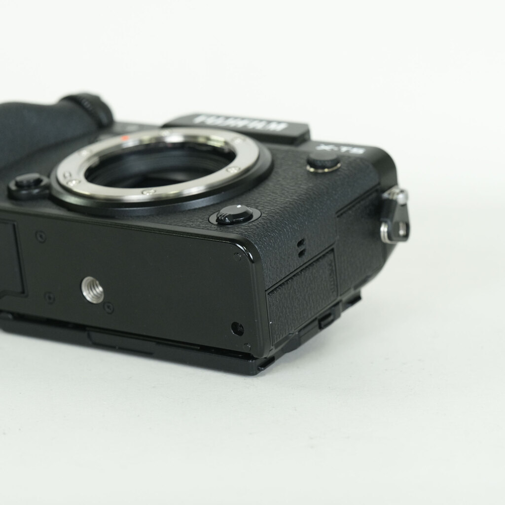 FUJIFILM X-T5