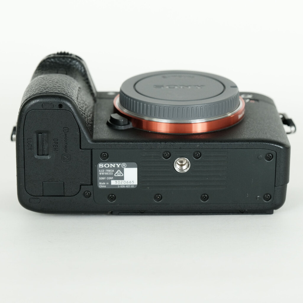 SONY α7RIII ボディ ILCE-7RM3A 【後期モデル 液晶下部にSONYロゴなし】 SONY α7RIII ボディ ILCE-7RM3A 【後期モデル 液晶下部にSONYロゴなし】