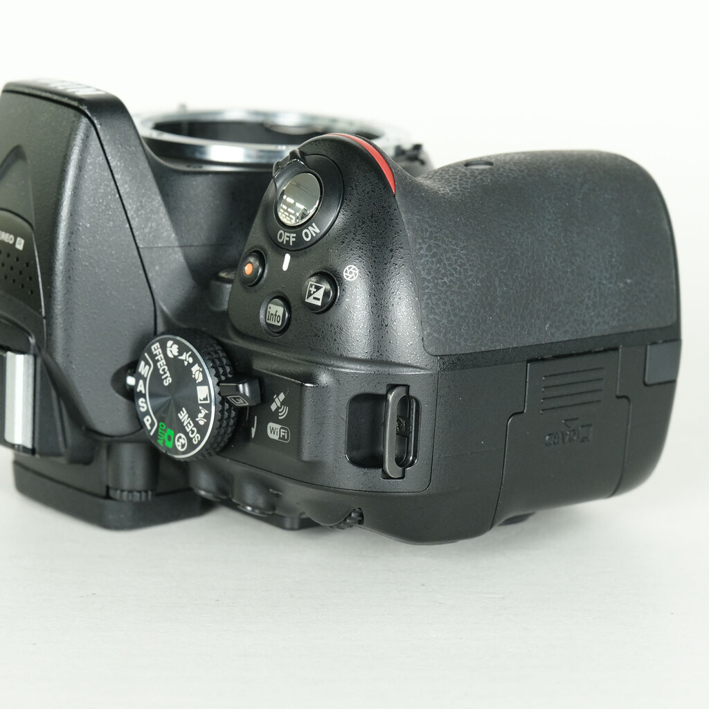 Nikon D5300の出品 | ONE SCENE（ワンシーン）
