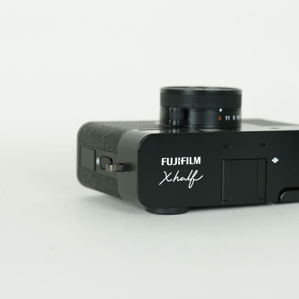 FUJIFILM X half X-HF1