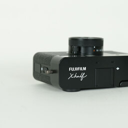 FUJIFILM X half X-HF1