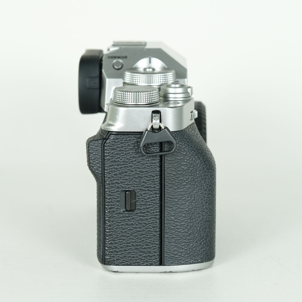 FUJIFILM X-T4 [�{�f�B �V���o�[]