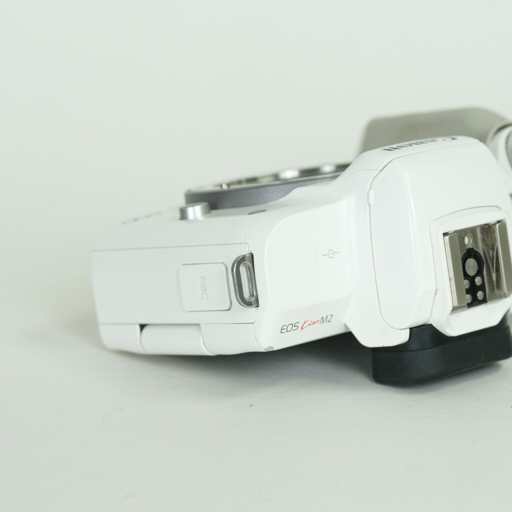 Canon EOS Kiss M2
