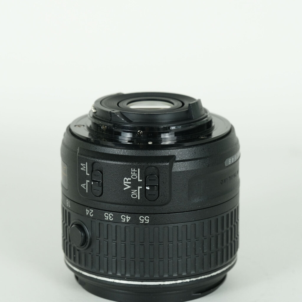 Nikon AF-S DX NIKKOR 18-55mm f3.5-5.6G VR II Nikon AF-S DX NIKKOR 18-55mm f3.5-5.6G VR II