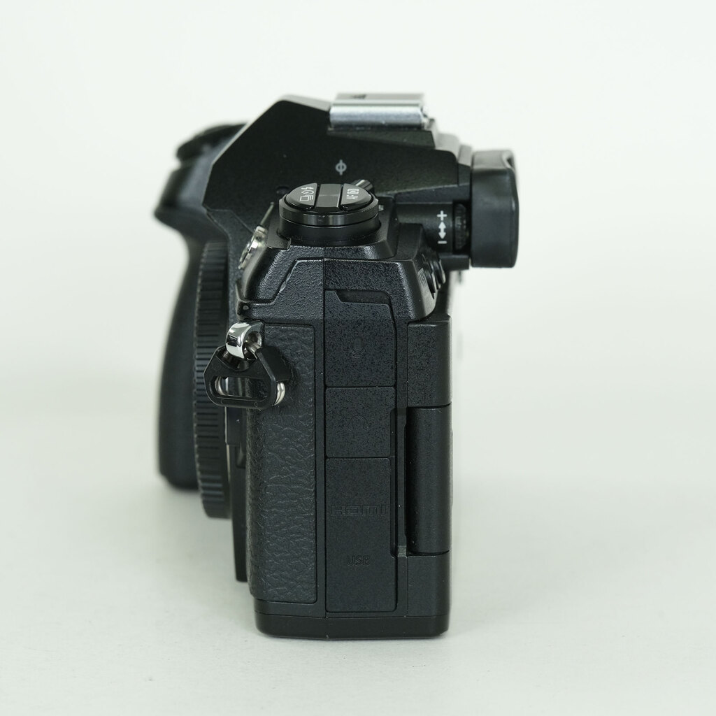 OLYMPUS OM-D E-M1 Mark III