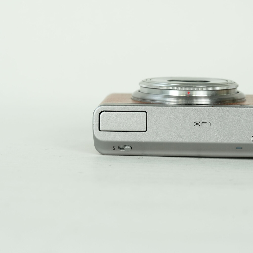 FUJIFILM XF1 ブラウン FUJIFILM XF1 ブラウン