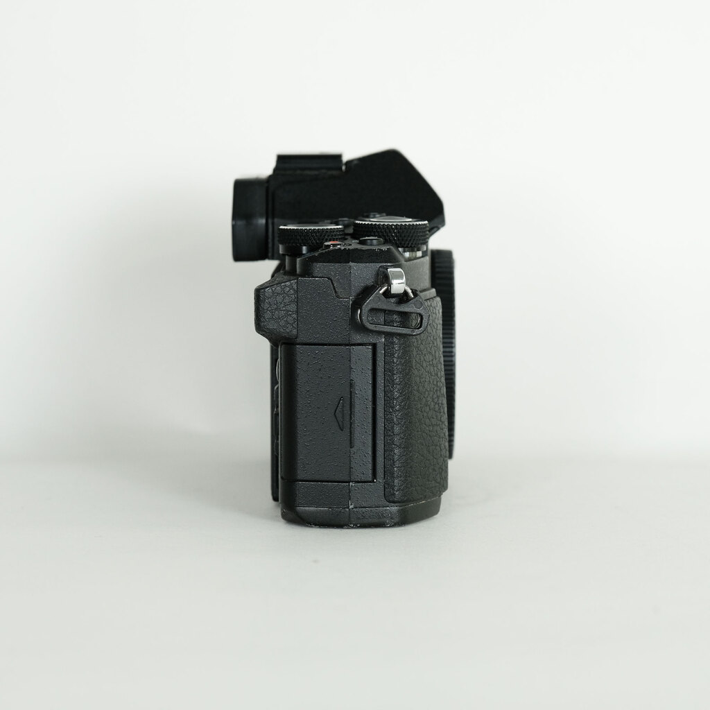 OLYMPUS OM-D E-M5 Mark II