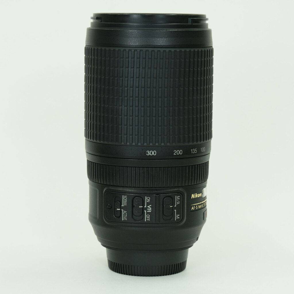 Nikon AF-S VR Zoom-Nikkor 70-300mm F4.5-5.6G IF-ED Nikon AF-S VR Zoom-Nikkor 70-300mm F4.5-5.6G IF-ED