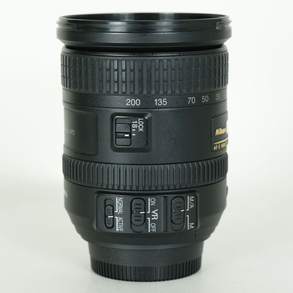 Nikon AF-S DX NIKKOR 18-200mm F3.5-5.6G ED VR II Nikon AF-S DX NIKKOR 18-200mm F3.5-5.6G ED VR II