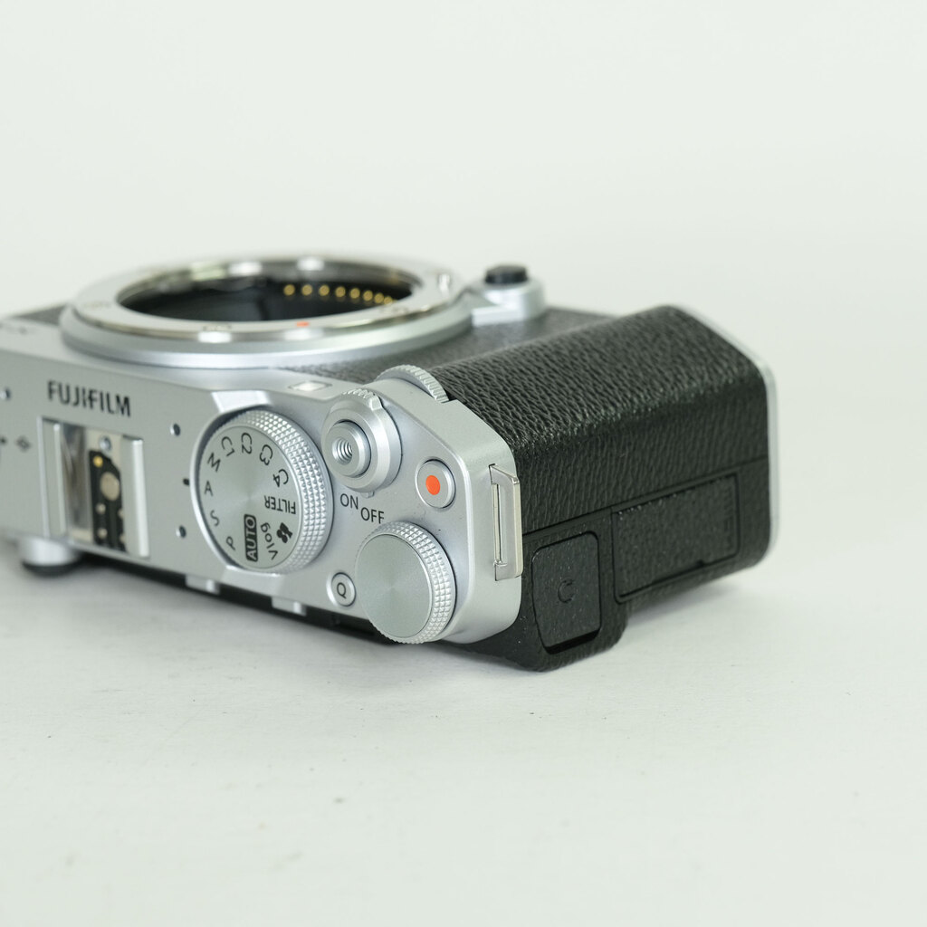 FUJIFILM X-M5