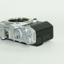 FUJIFILM X-M5