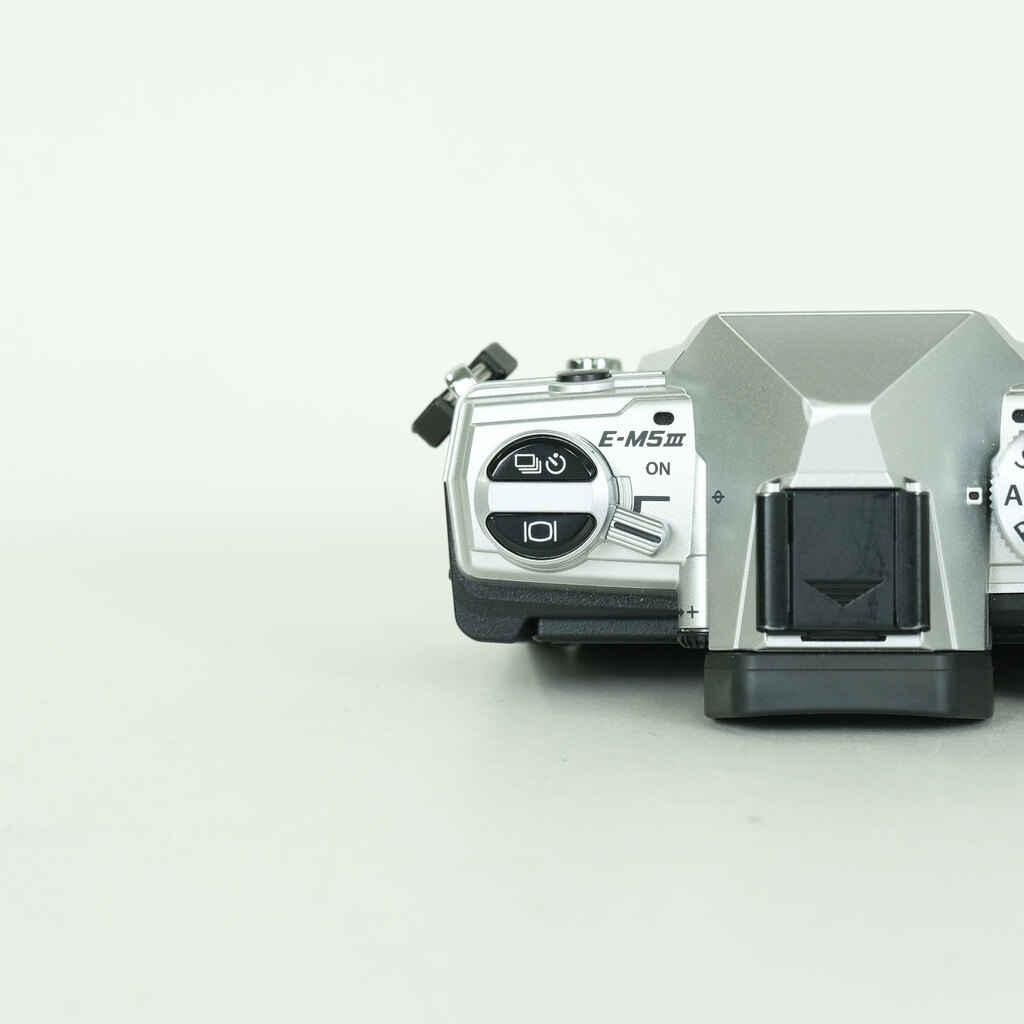 OLYMPUS OM-D E-M5 Mark III
