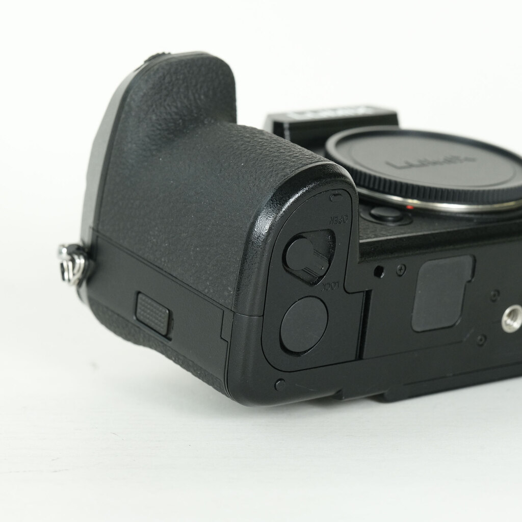 Panasonic LUMIX DC-S1 Panasonic LUMIX DC-S1