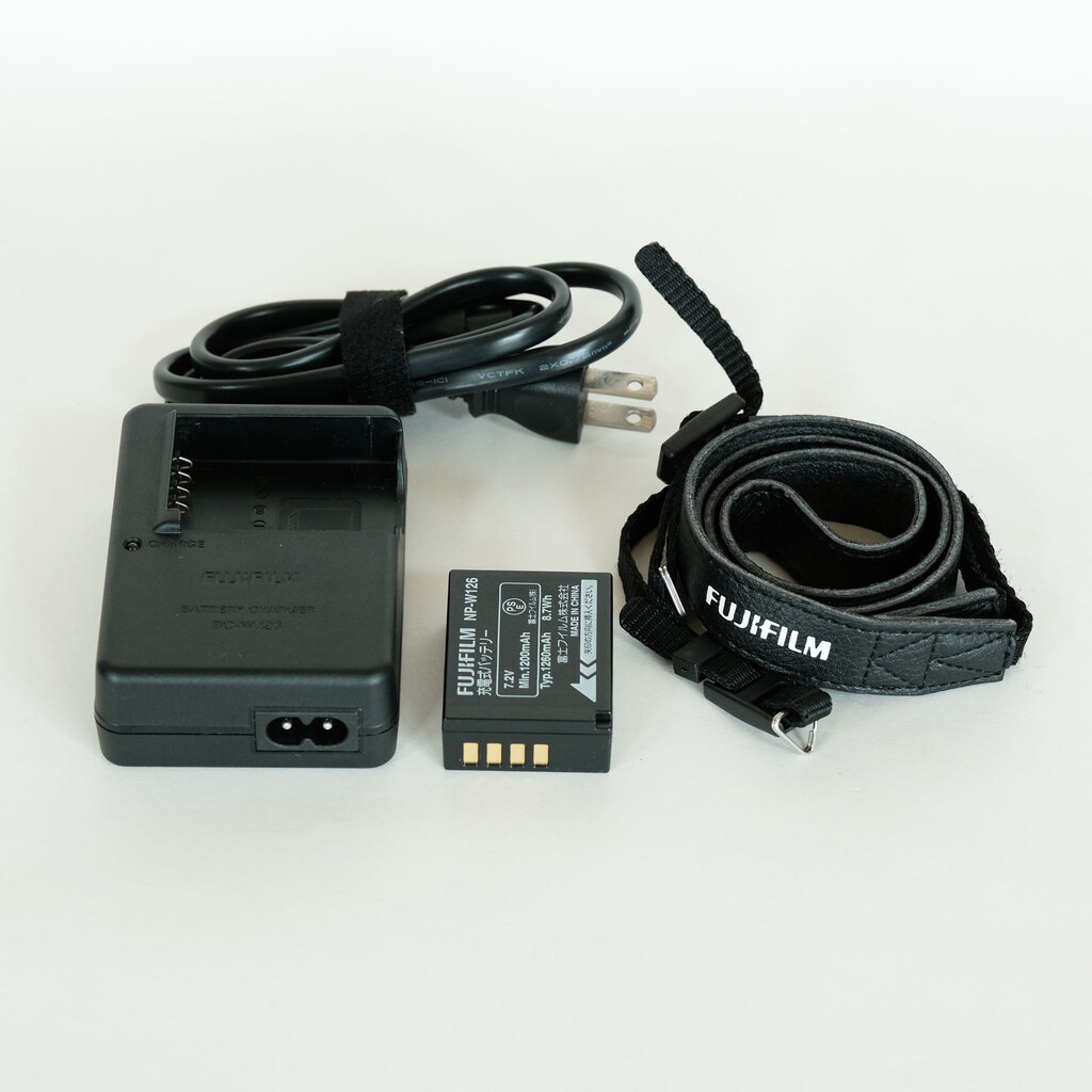 FUJIFILM X-E1 シルバーの出品 | ONE SCENE（ワンシーン）