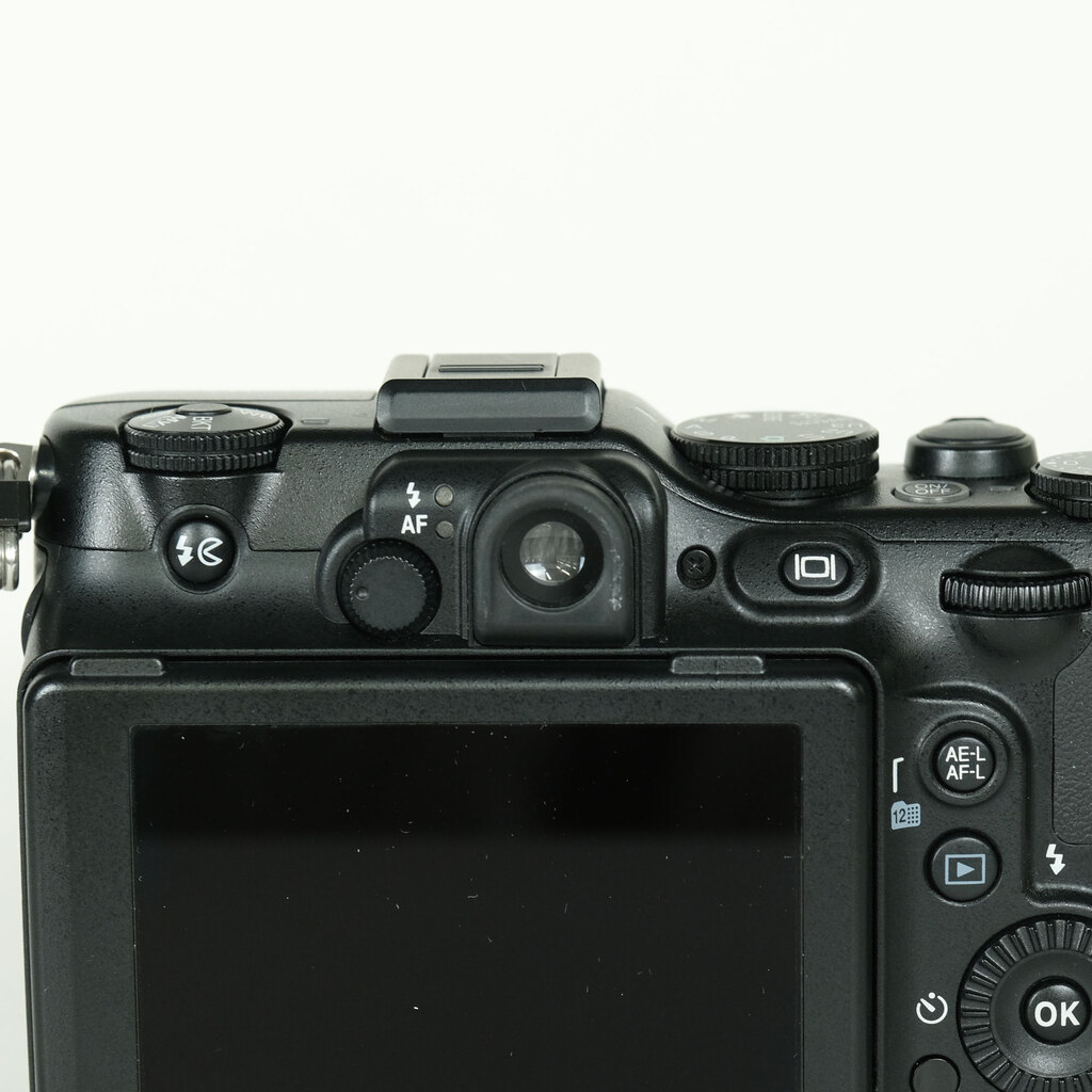 Nikon COOLPIX P7100 ブラックの出品 | ONE SCENE（ワンシーン）