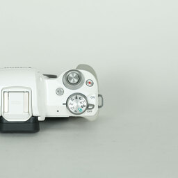 Canon EOS Kiss M Canon EOS Kiss M