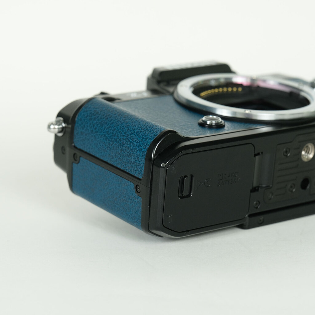 Nikon Z f プレミアムエクステリア張替済み