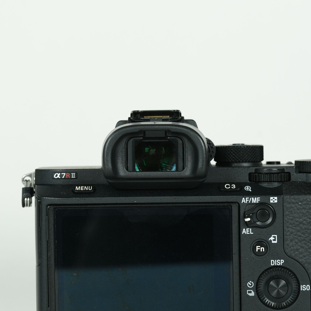 SONY α7R II（ILCE-7RM2）の出品 | ONE SCENE（ワンシーン）