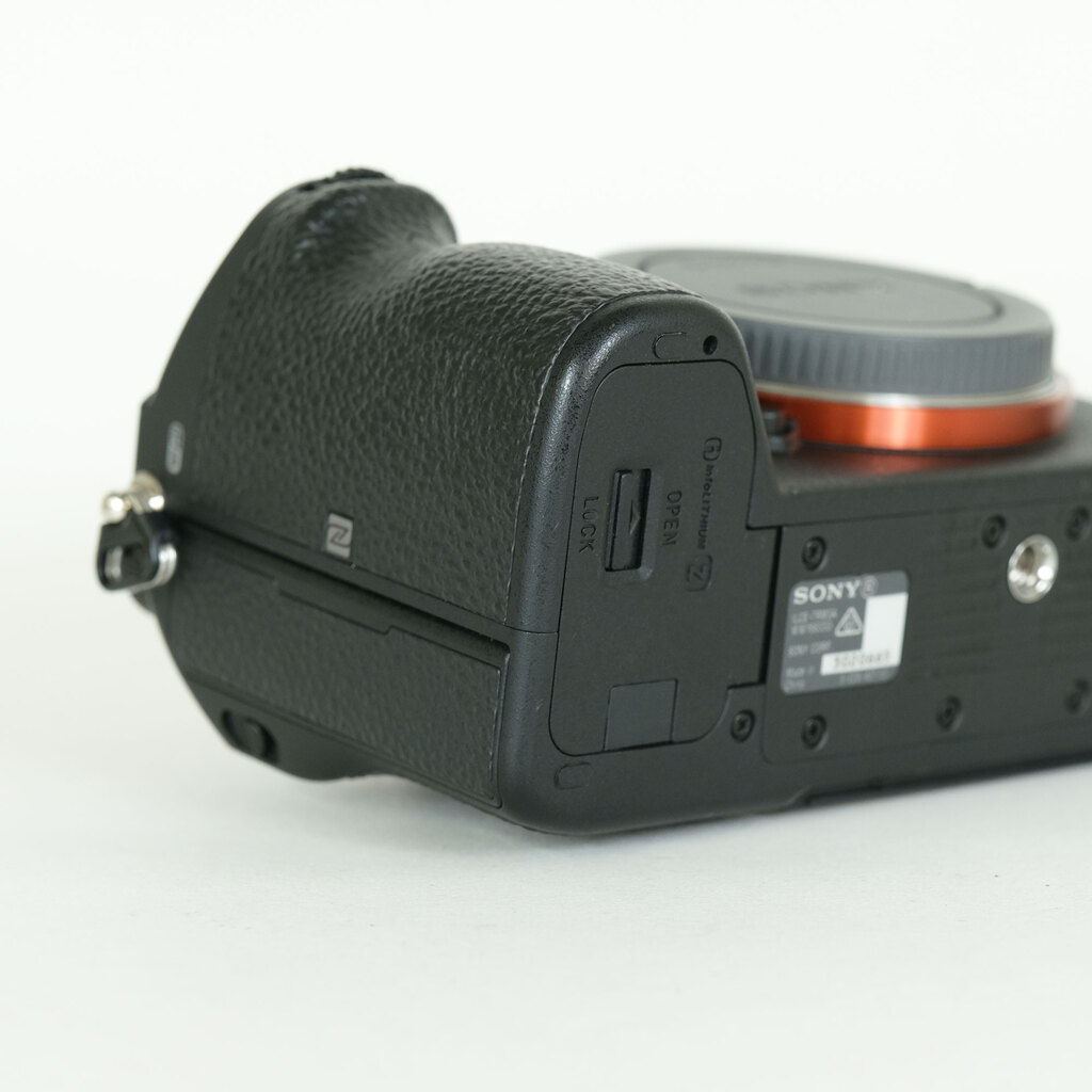 SONY α7RIII ボディ ILCE-7RM3A   【後期モデル 液晶下部にSONYロゴなし】