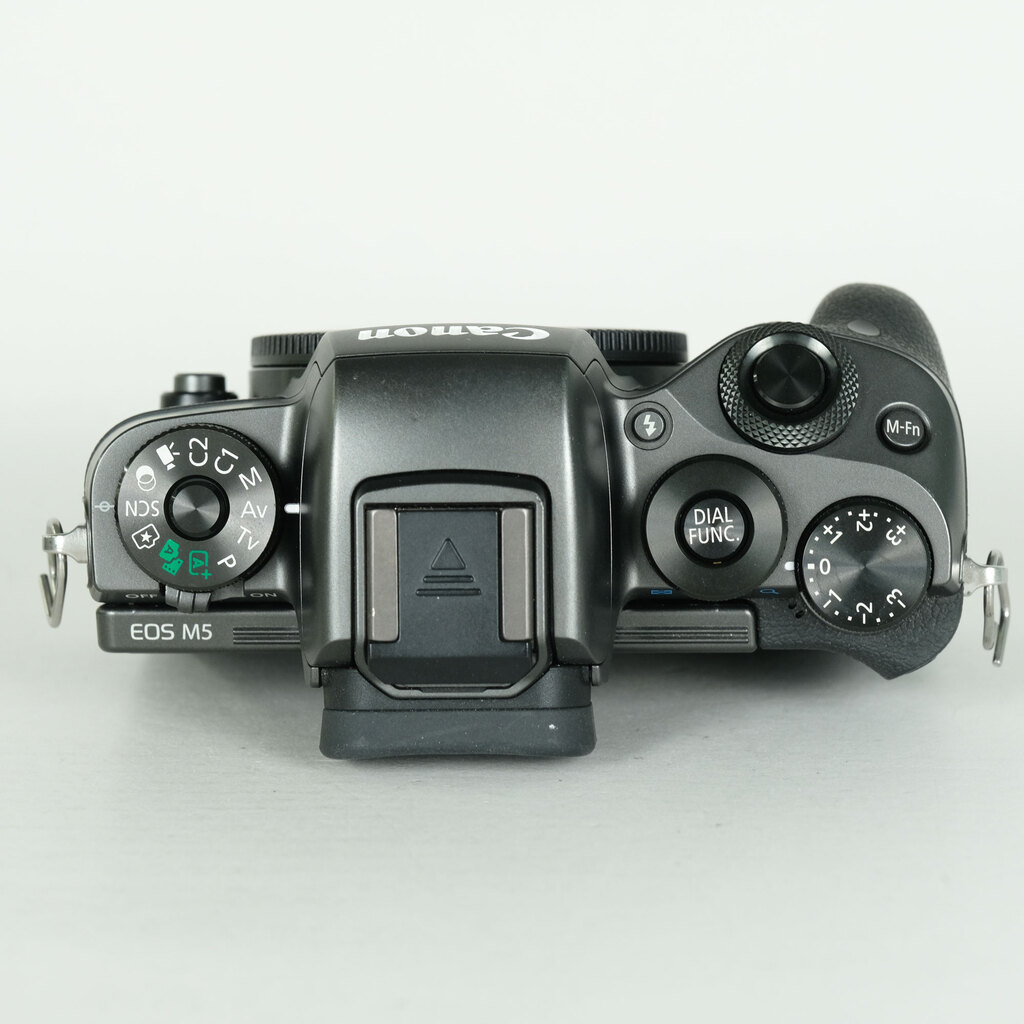 Canon EOS M5
