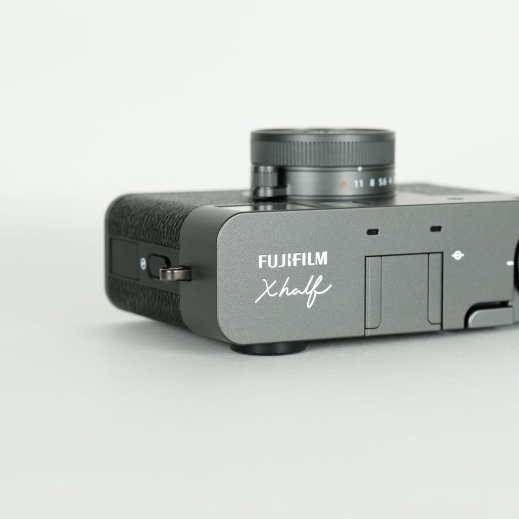 FUJIFILM X half X-HF1