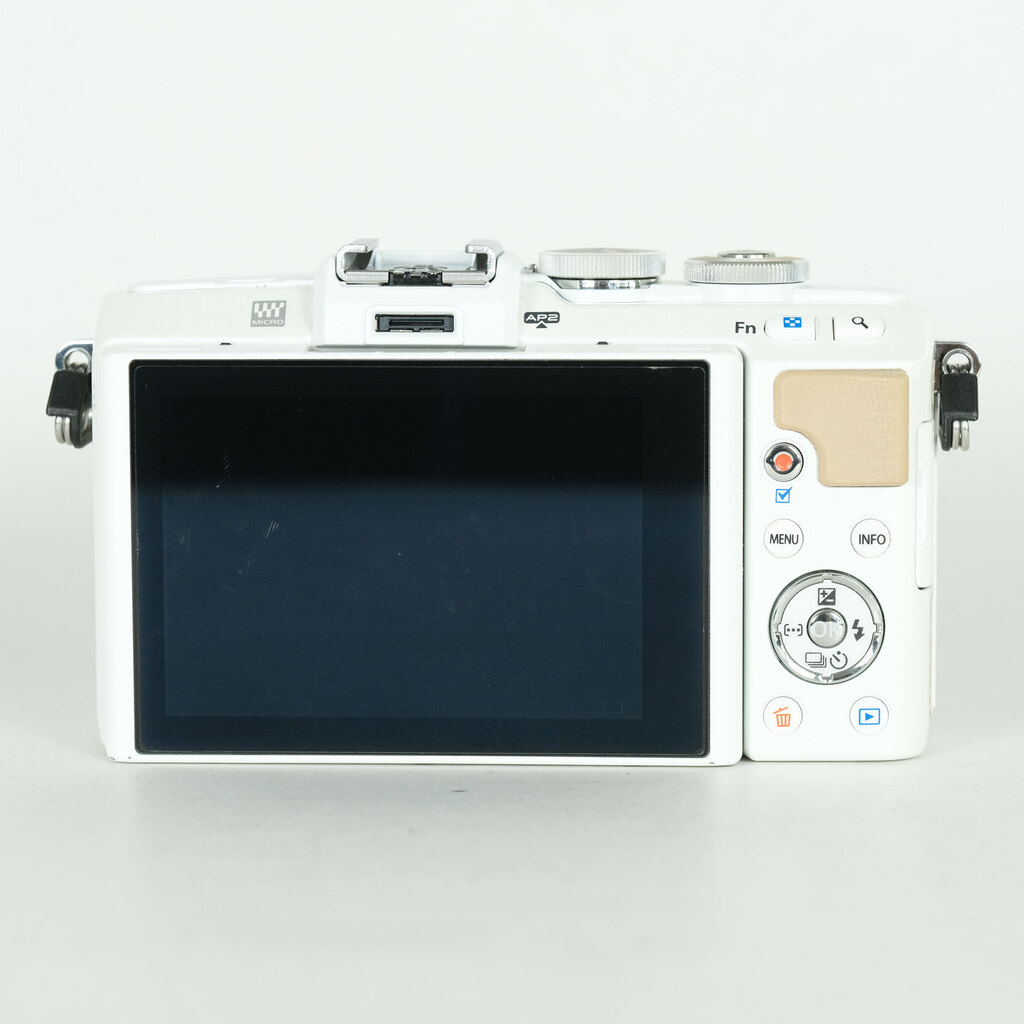 OLYMPUS PEN Lite E-PL7 ボディ ホワイト OLYMPUS PEN Lite E-PL7 ボディ ホワイト