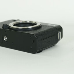 FUJIFILM X-E4