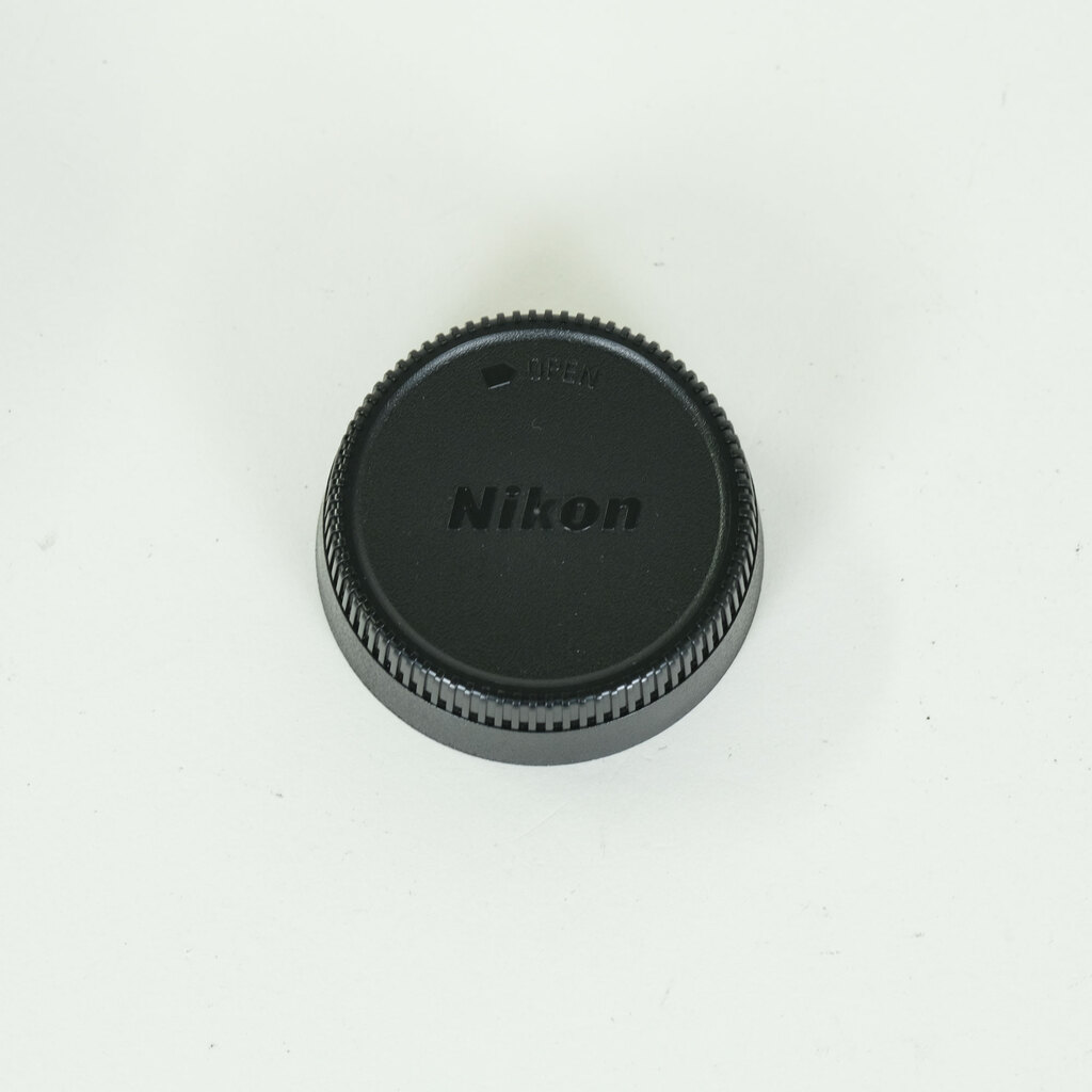Nikon AF-S VR Zoom-Nikkor 70-300mm F4.5-5.6G IF-ED Nikon AF-S VR Zoom-Nikkor 70-300mm F4.5-5.6G IF-ED