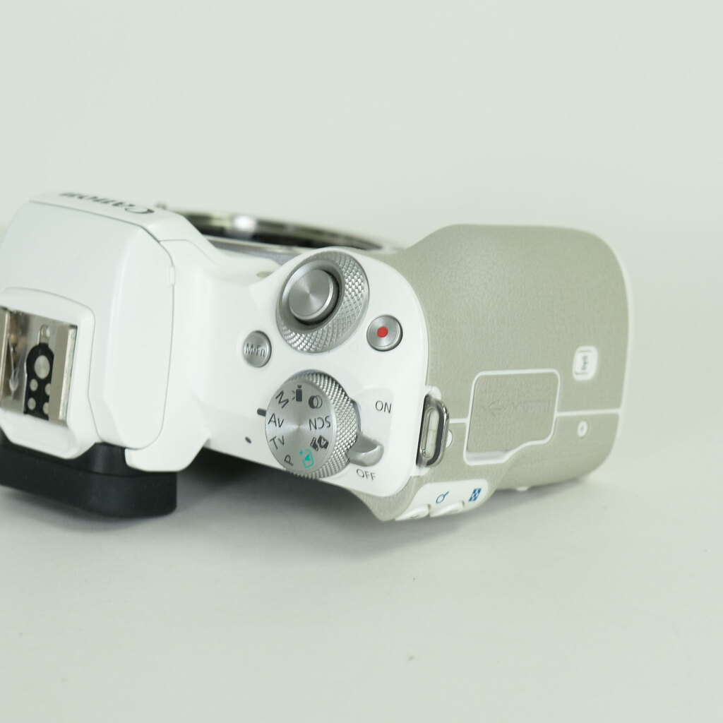 Canon EOS Kiss M2