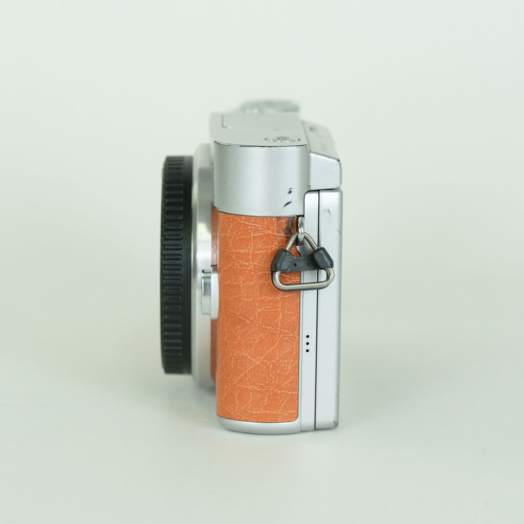 Panasonic LUMIX DC-GF9 ボディ オレンジ