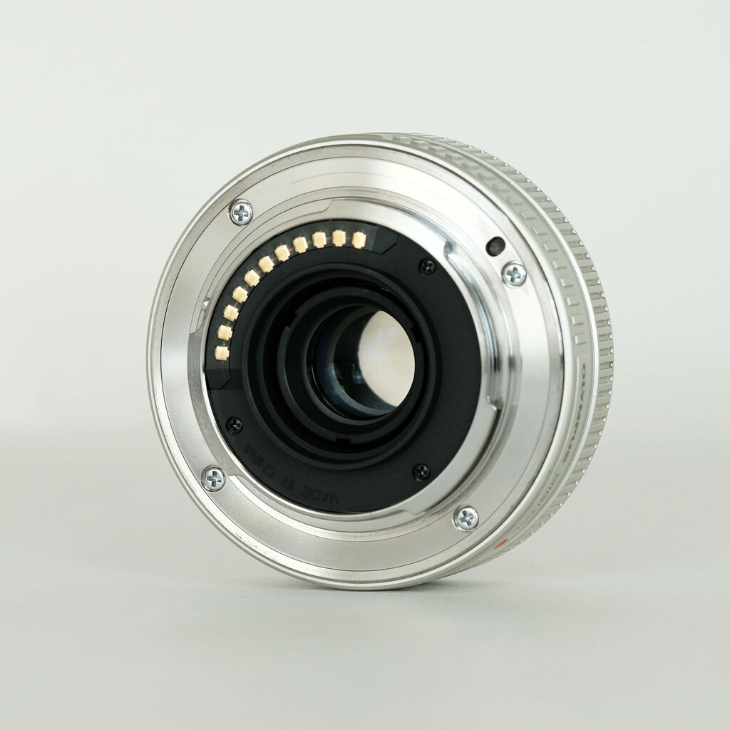 OLYMPUS M.ZUIKO DIGITAL 17mm F2.8 シルバー