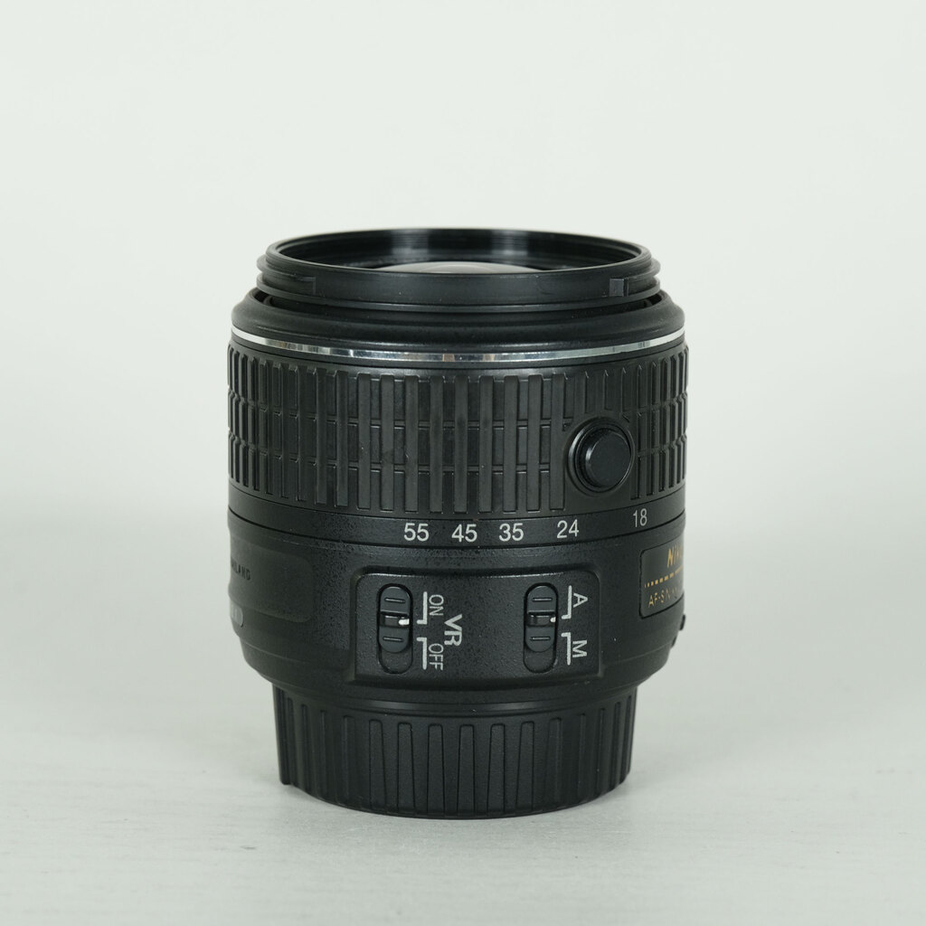 Nikon AF-S DX NIKKOR 18-55mm f3.5-5.6G VR II Nikon AF-S DX NIKKOR 18-55mm f3.5-5.6G VR II
