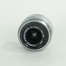 OLYMPUS M.ZUIKO DIGITAL 14-42mm F3.5-5.6IIR シルバー OLYMPUS M.ZUIKO DIGITAL 14-42mm F3.5-5.6IIR シルバー