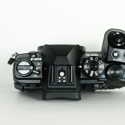 OLYMPUS OM-D E-M1 Mark II