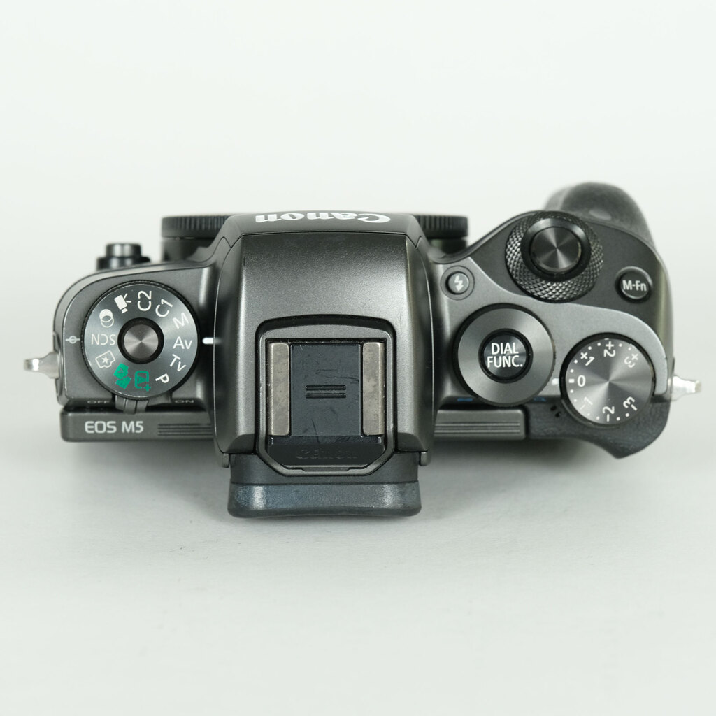 Canon EOS M5 Canon EOS M5