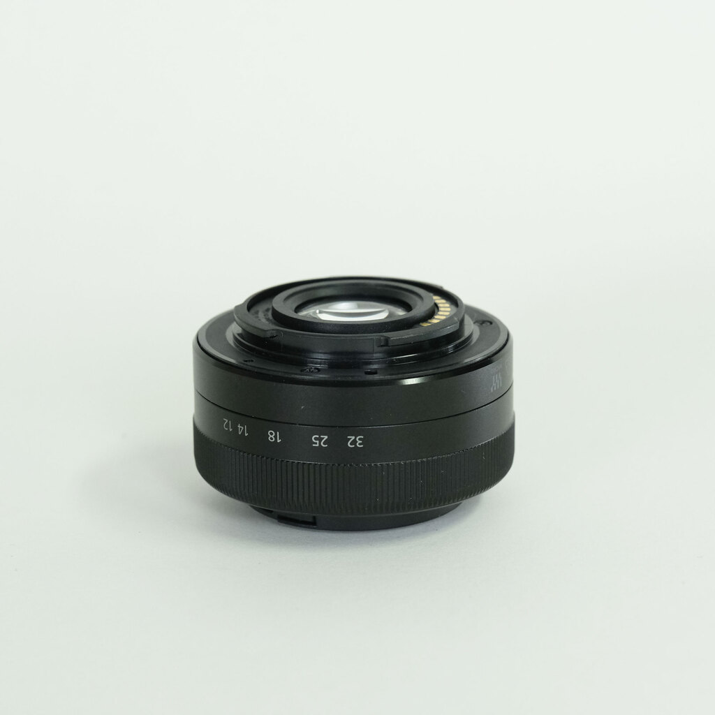 Panasonic LUMIX G VARIO 12-32mm / F3.5-5.6 ASPH. / MEGA O.I.S.