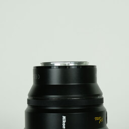 Nikon NIKKOR Z 135mm f/1.8 S Plena